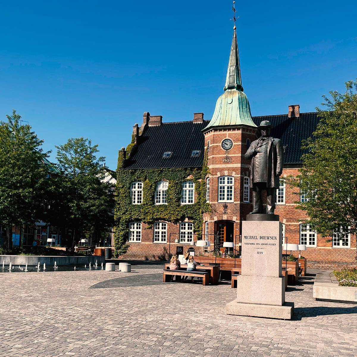 Drewsen Statue Midtby (1)